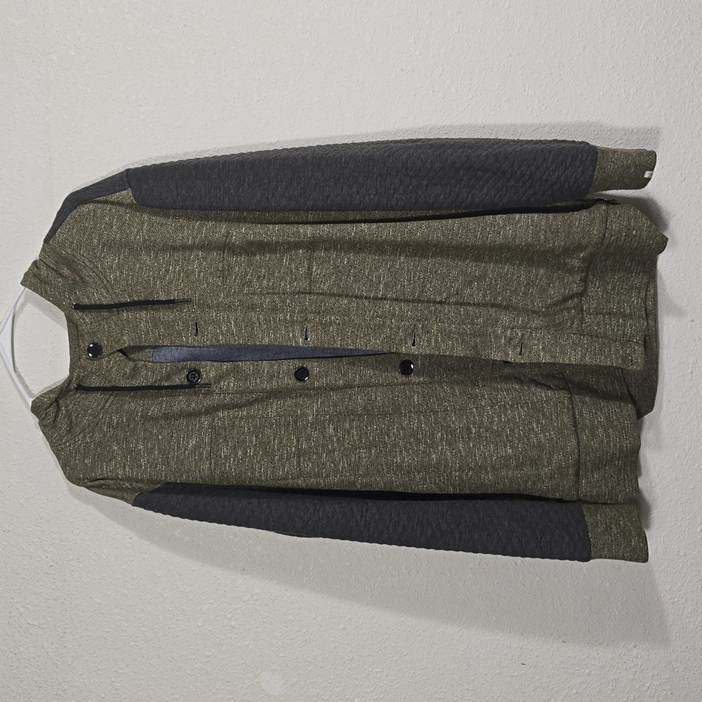 KOIIAR Jacket with hood.